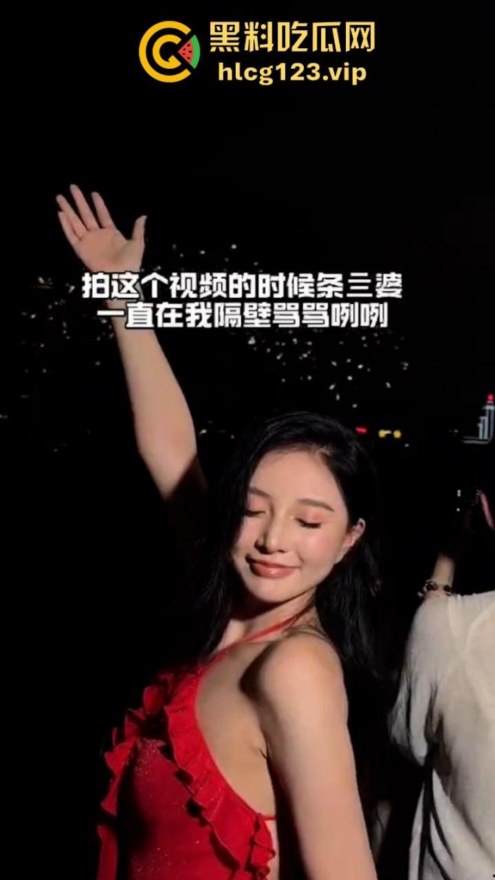 美女在澳门看烟花遭到歧视 被人用粤语骂“大陆狗” 细节视频曝光-10