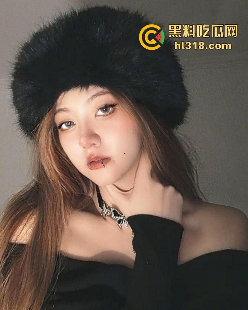 长春某银行职员【郭琳琳】表面端庄干练的金融白领，为拉业绩甘愿献出肉体，40cm超长道具完全塞入菊花！-4