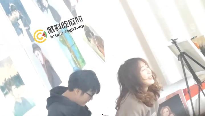 独家校园新瓜！烟台科技学院画室事件！大一情侣画室做爱被偷拍 小心看了长针眼哦-5