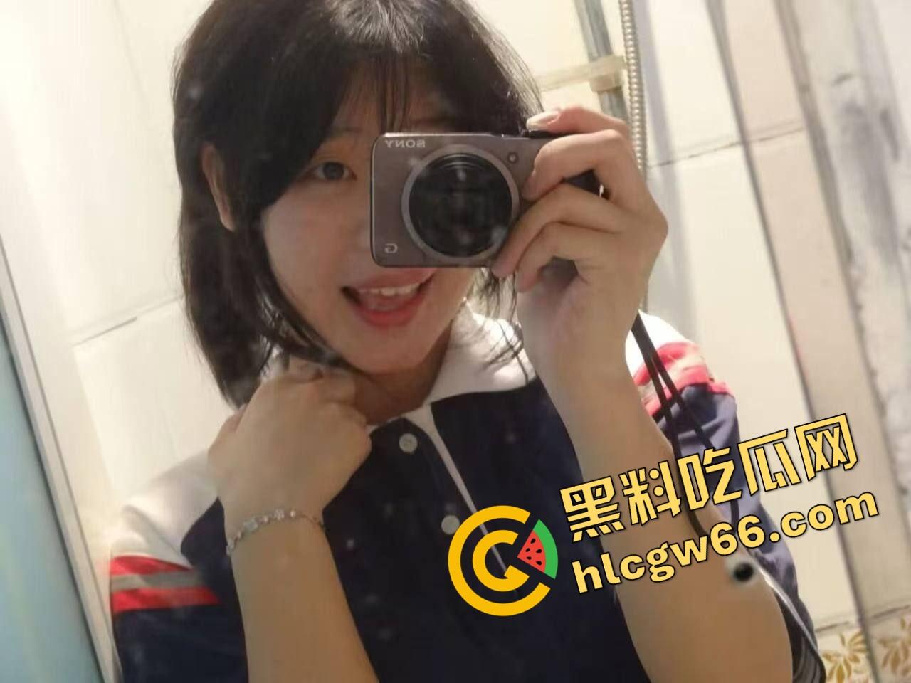 冷白皮美乳骚货【瑶瑶】居家骚拍流出，一线天粉嫩鲍大开展示，掰逼喷水娇喘连连，求干求灌精！-3